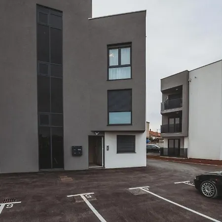 With A Parking Space - 22893 شقة زادار