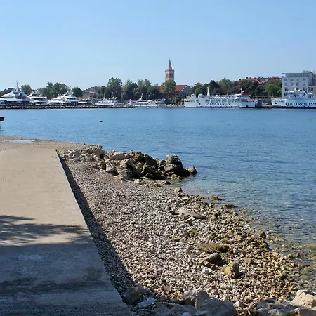With A Parking Space - 22893 شقة *